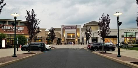 lehigh valley mall restaurants.